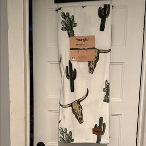 Wrangler White Blanket with Cactus and Bull Skull Design